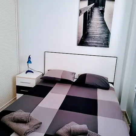 Apartment 2 Bedroom With A Pool